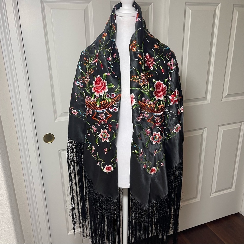 Vintage Silk Manila Piano Shawl Colorful Floral Hand Embroidered Wrap Scarf - Picture 3 of 16